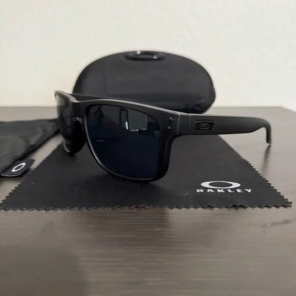 OO9102 Oakley Holbrook Black Matte - Picture 2 of 8